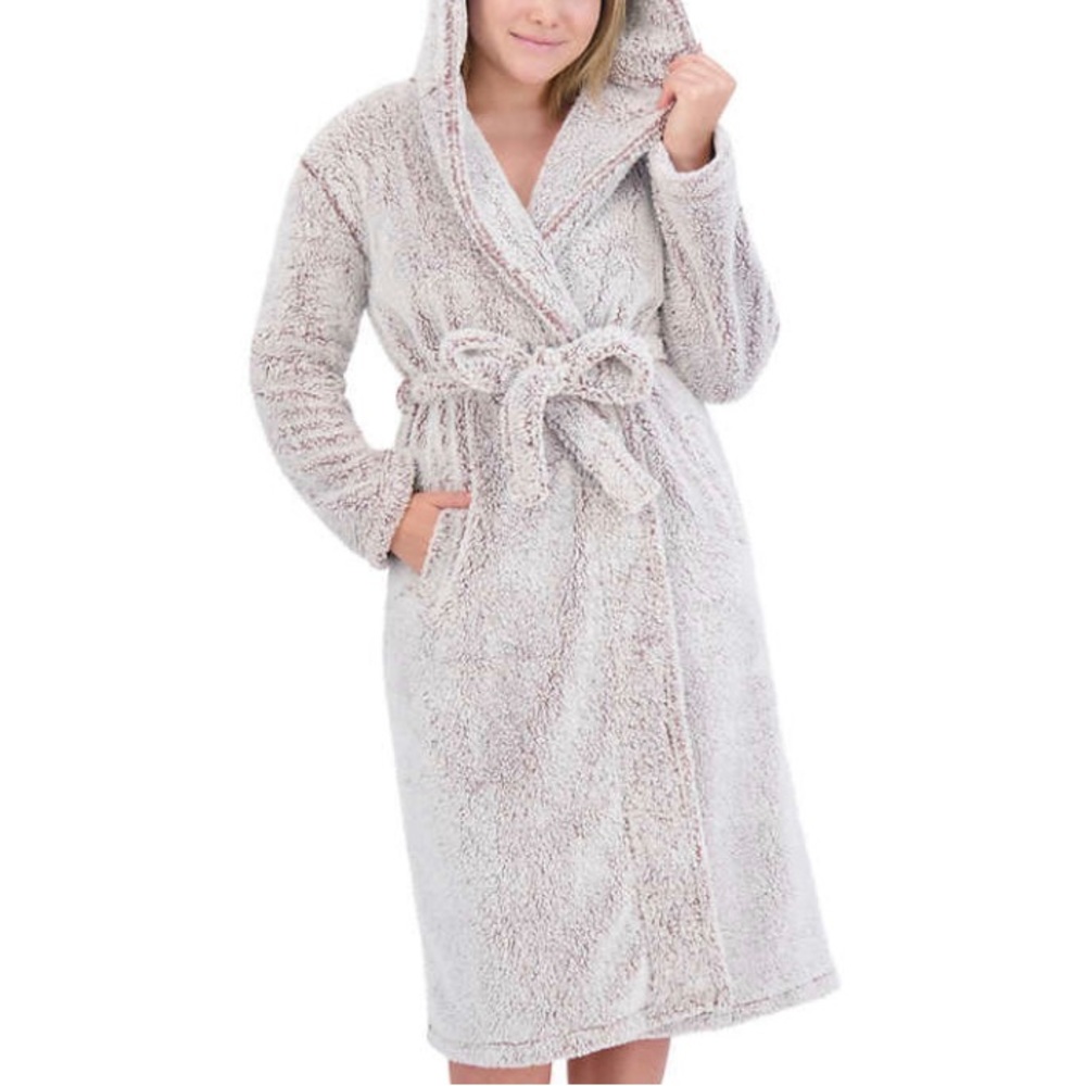 BearPaw Woman’s Frosted Pink Sherpa Robe